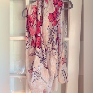 Almost new Shaw with flower pattern